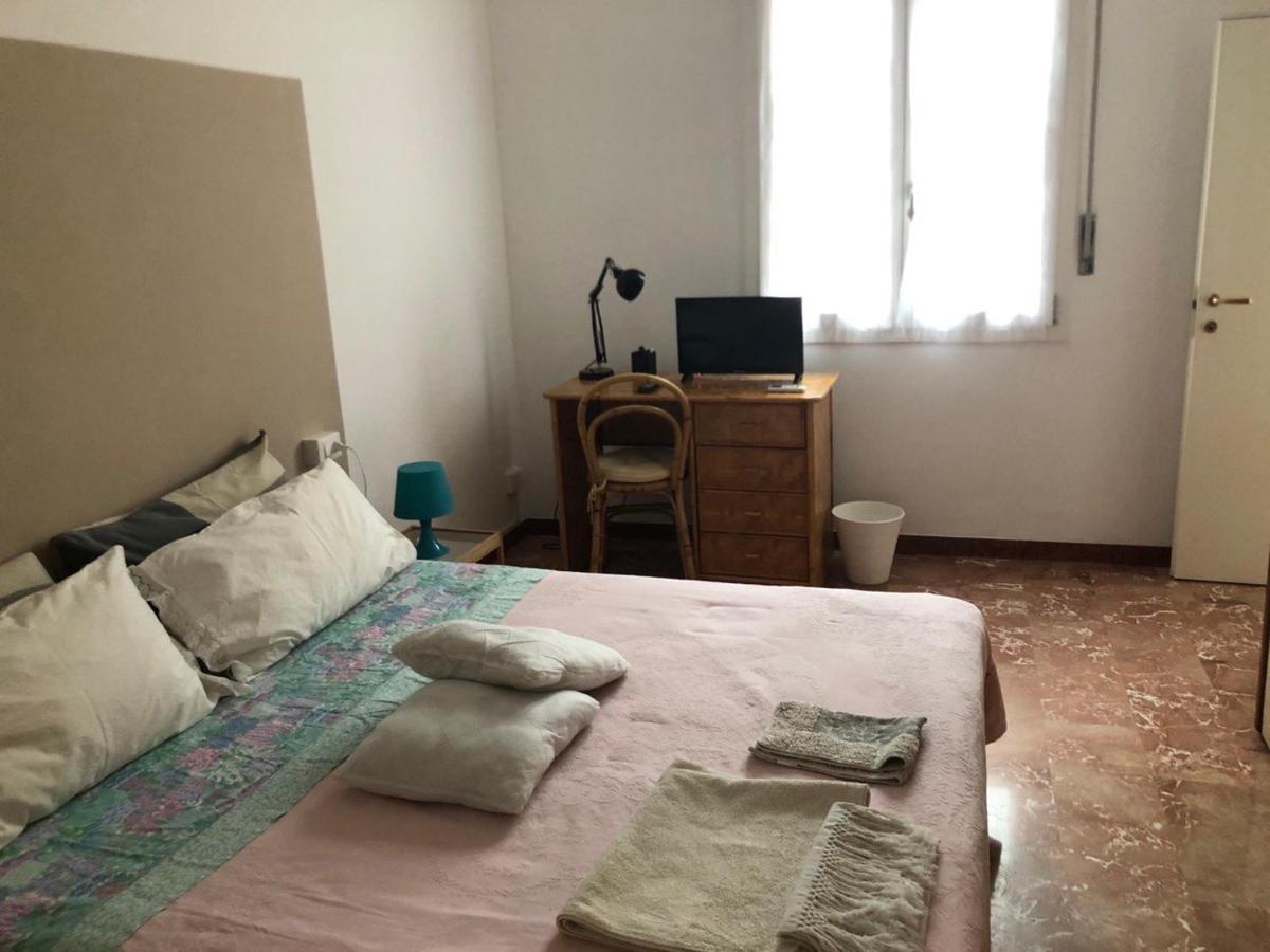 Bed and Breakfast A Due Passi Dal Lumiere Bologna Exterior foto