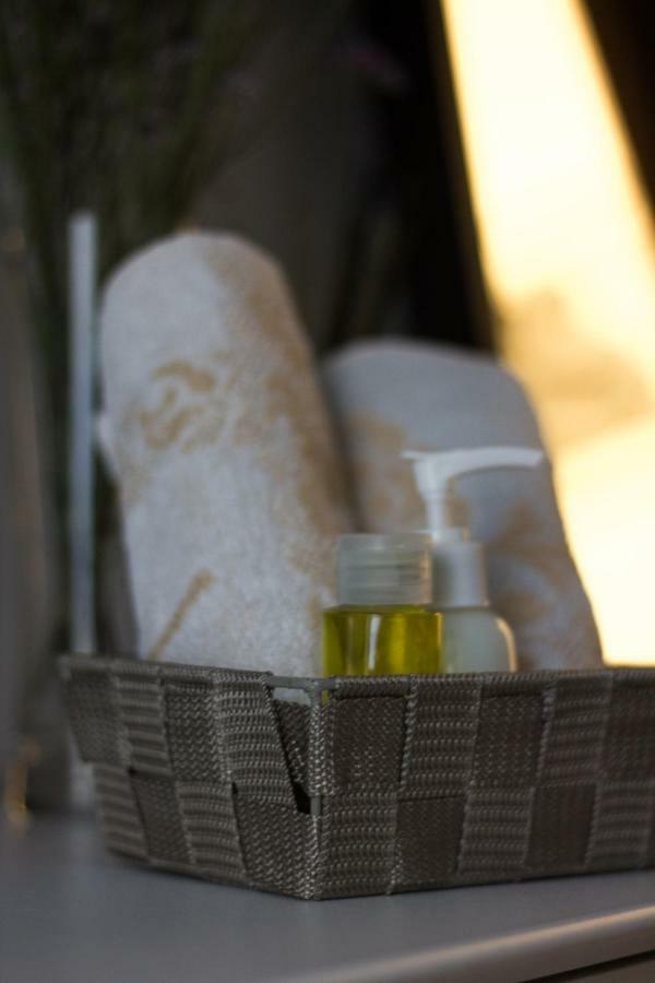 Bed and Breakfast A Due Passi Dal Lumiere Bologna Exterior foto