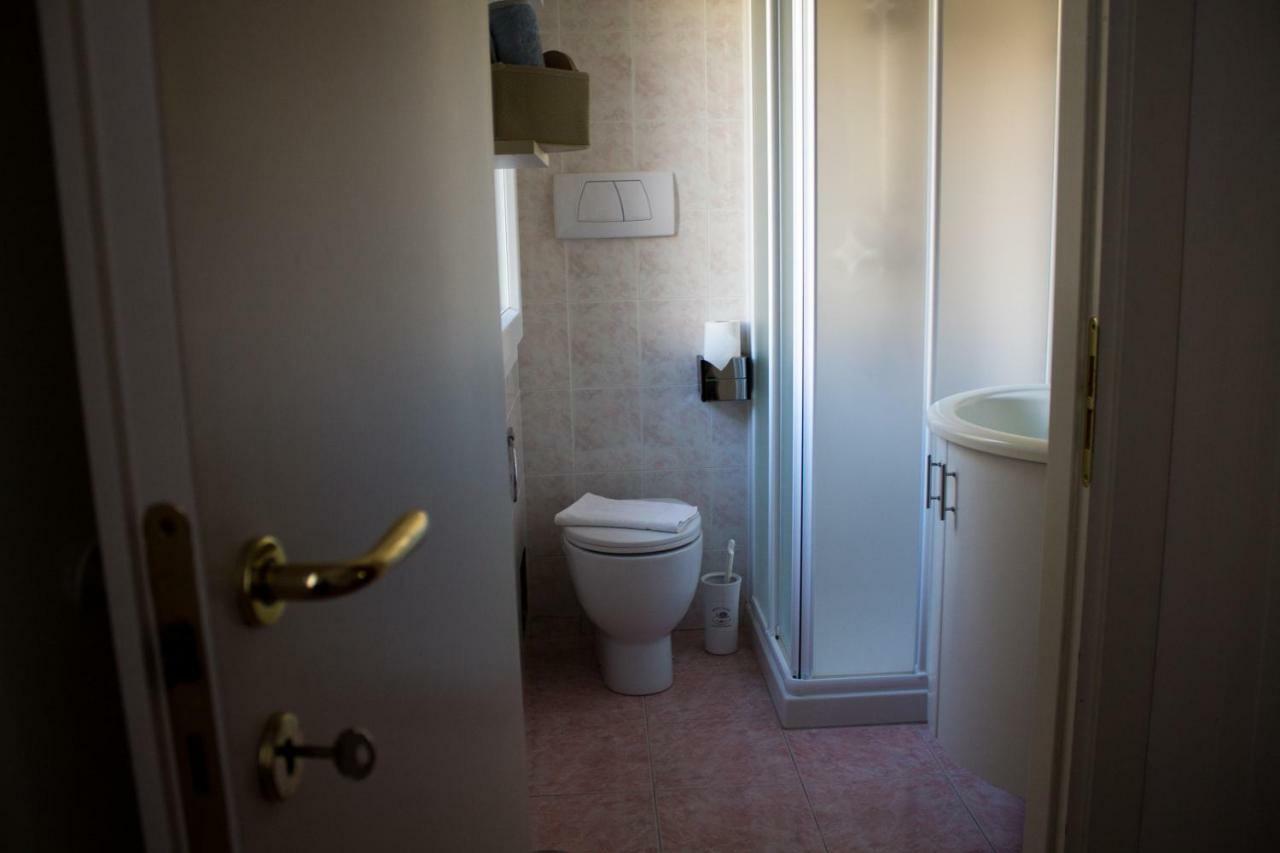 Bed and Breakfast A Due Passi Dal Lumiere Bologna Exterior foto