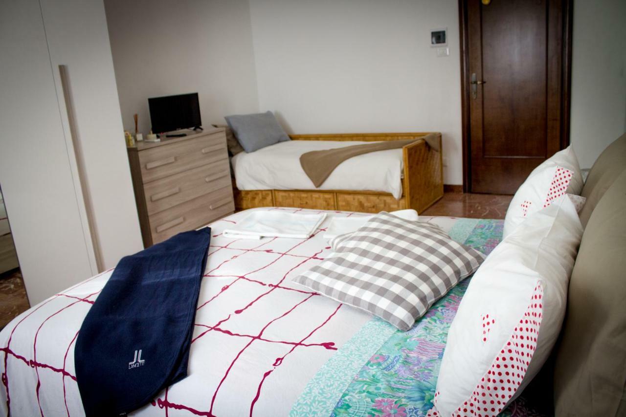 Bed and Breakfast A Due Passi Dal Lumiere Bologna Exterior foto